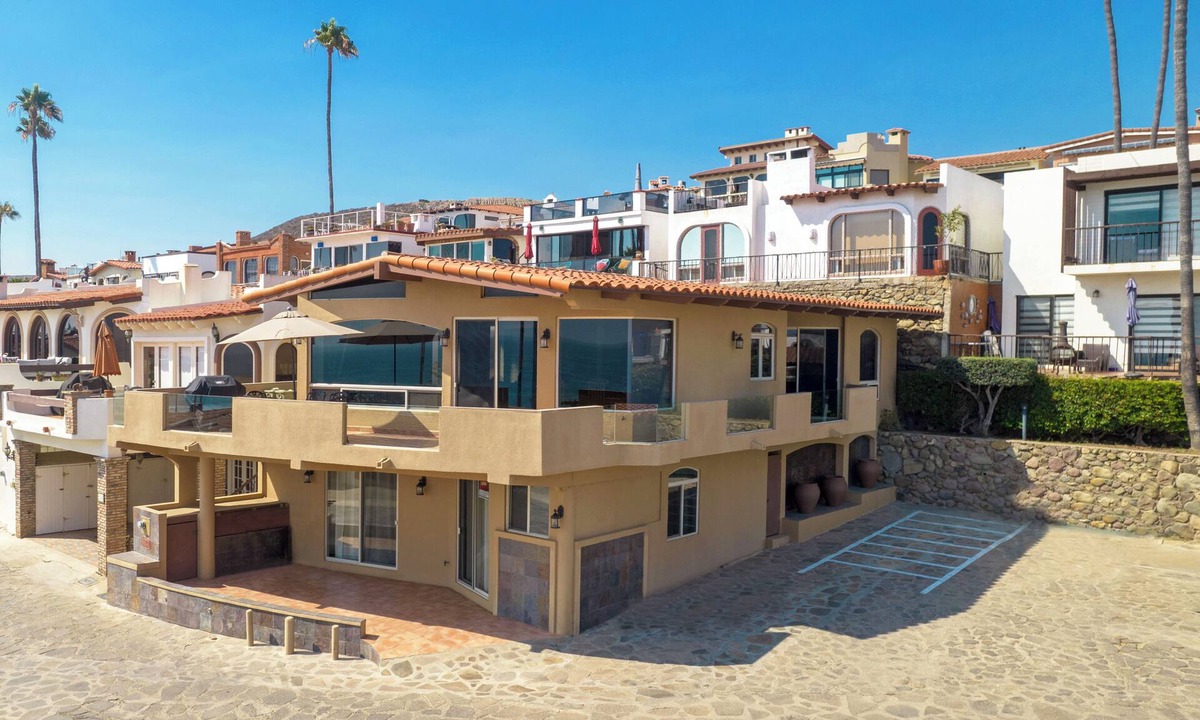 Las Gaviotas House | WOW! Discounted 30%! SURFERS DREAM LOCATION! New Beach Home in Las Gaviotas