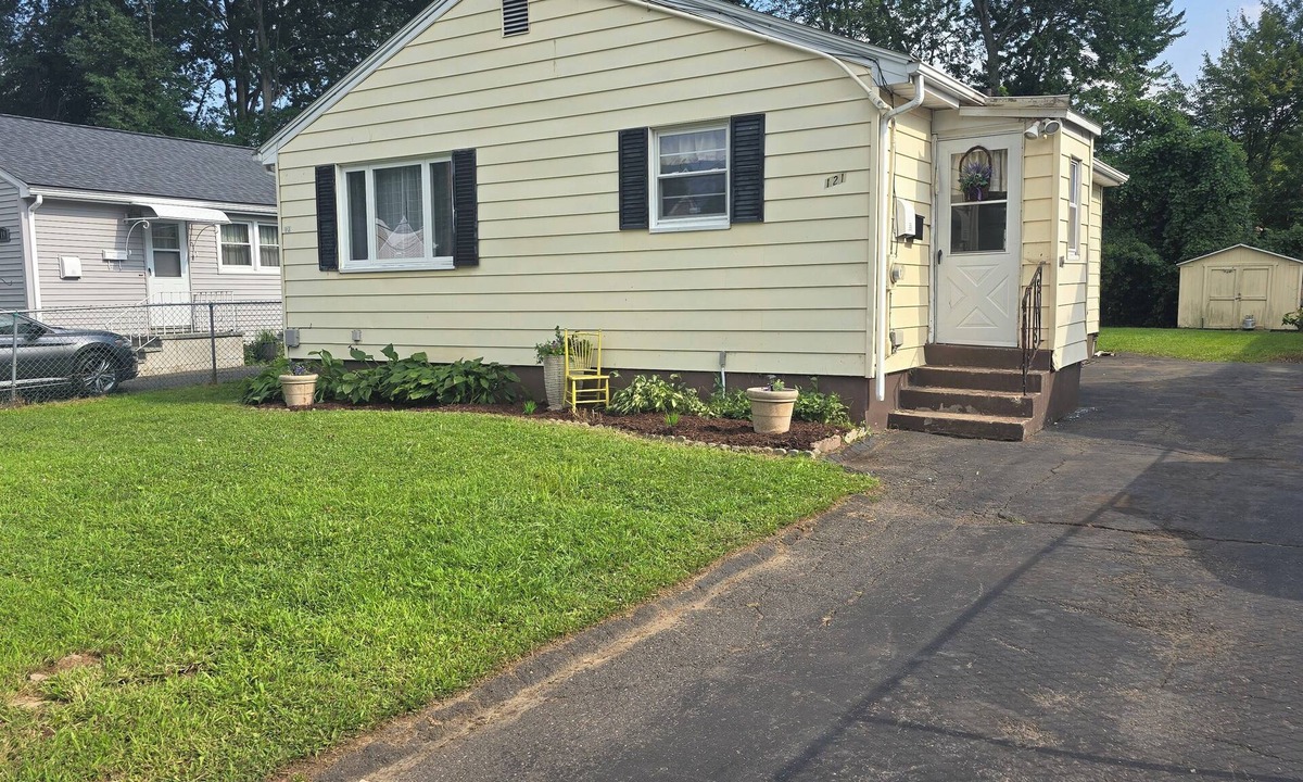 Hartford House | Your Hartford Home Base – Flexible 3BR+Office Near Hospitals