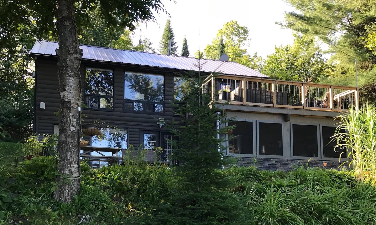 Algonquin Highlands Cottage | Your Lakeside Haven in Algonquin Highlands!