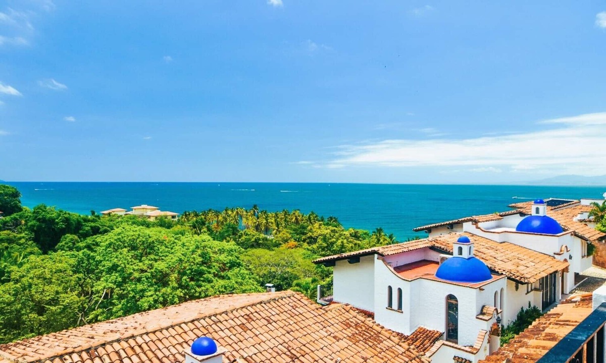 South Shore Hotel Area Villa | Your Own Private Villa and Pool, Amazing Views, 5 min Walk to the Beach!