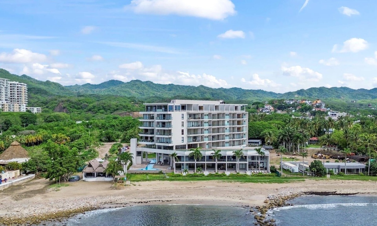 La Cruz de Huanacaxtle Apartment | Zantamar 105C: Beachfront Suite on Groundfloor