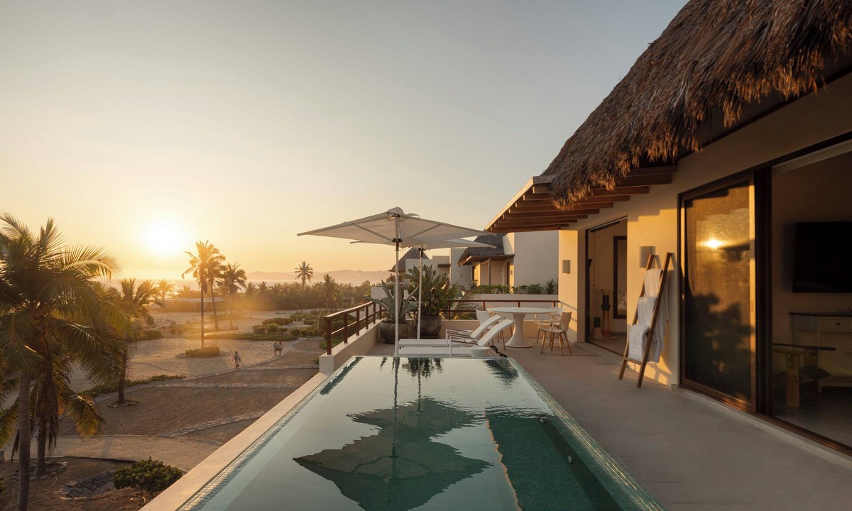 Ixtapa Villa | Zihuatanejo 4BR Artful Beach Villa + Pool