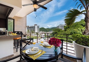 1 bed 1 bath Mountain View Suite · R208