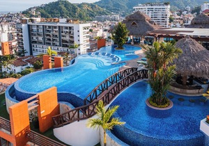 1 bed 1 bath Mountain View Suite · R208