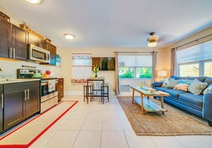 #1: Private Patio, 1BR, walk to Whole Foods