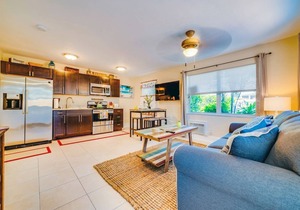 #1: Private Patio, 1BR, walk to Whole Foods