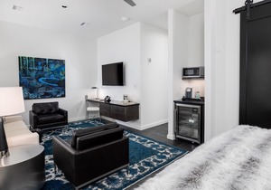121 Hotel | Jurny | Touchless 2bd Unit