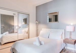 1BR Modern Downtown Condo Scotiabank Arena/CN