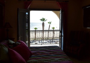 2 Bedroom condo sleeps 6 on the BEACH!!! 77-B