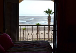 2 Bedroom condo sleeps 6 on the BEACH!!! 77-B