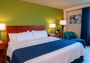 3-Star Hotel ∙ Holiday Inn Express Cabo San Lucas