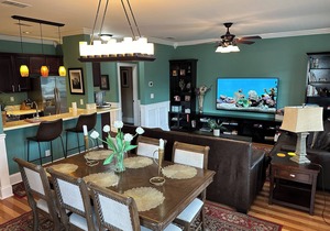 4 KING Master Bedrooms! 2 Covered Porches +Rooftop Terrace! 5 Mins to Downtown!