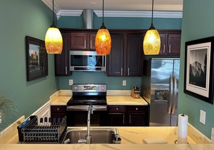 4 KING Master Bedrooms! 2 Covered Porches +Rooftop Terrace! 5 Mins to Downtown!