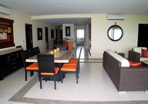4BR/4.5BA Villa Magna Beachfront Condo with Gorgeous Ocean Views