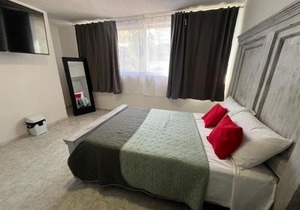 7 VENATOR House Boutique
