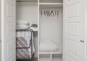 8+beds|Walk to MUSIC ROW|Vandy|GAME ROOM|Arcade|Skeeball|Foosball