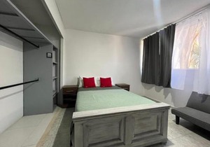 8 VENATOR House Boutique