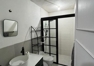 8 VENATOR House Boutique