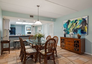 Adorable Ground Floor Condo with Heated Pool, Hot Tub, Tennis Court & Direct Beach Access!