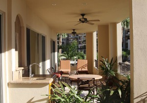 Amazing location-within 4 Villas from the Ocean-Overlooking Pool Area & Beach