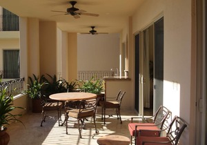 Amazing location-within 4 Villas from the Ocean-Overlooking Pool Area & Beach