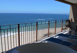 Amazing oceanfront apartment in Grand Venetian Tower 2000