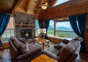 Awestruck Mountain View with Pool Access