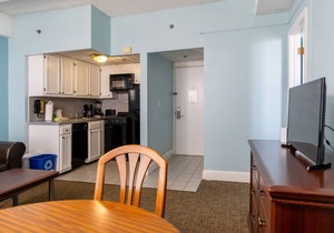 Beach Vacation! 3 Spacious Units w/Kitchen, Free Parking, Bar, Pool!