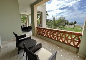 Beguiling pool-ocean view unit