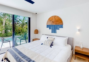 Brand New Studio w/Small Patio, Shared Outdoor Pool, Free WiFi, Central A/C