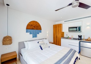 Brand New Studio w/Small Patio, Shared Outdoor Pool, Free WiFi, Central A/C