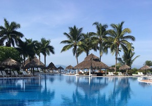Breathtaking Sunsets, Beautiful Luxury Condo, Oceanfront in Shangrila