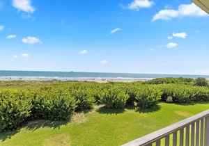 Breathtaking VIEWS ~ Stylish Condo ~ Steps to Beach💕