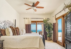 C302 Oceanview Penthouse with Infinity pool and jacuzzi
