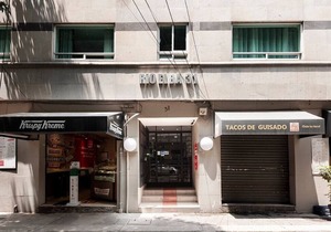 Central & Equipped Apartment Steps from Reforma
