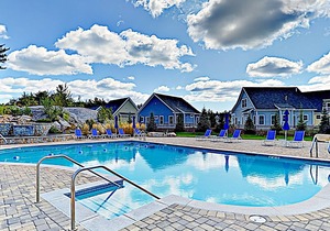 Charming cottage on a preserve with grill, WiFi, W/D, pool, gym, & game room