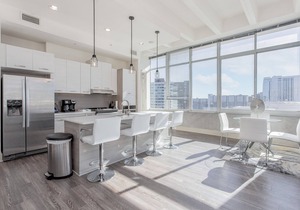 Dazzling Downtown City View Condo