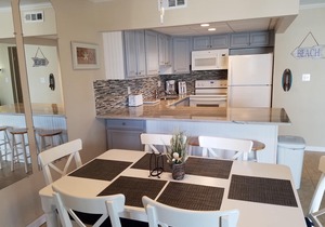 Direct Ocean Front Building, Oceanview, Mid-Town 39th St, First Floor Unit