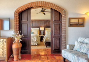 Direct Oceanfront with amazing views in Luxurious and Private 5 star villa!
