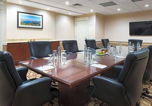 DoubleTree Suites by Hilton Cincinnati - Blue Ash