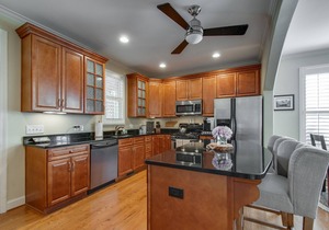 *Downtown Oasis* - Convenient to EVERYTHING - Minutes to Downtown - Pvt Parking!