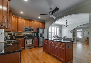 *Downtown Oasis* - Convenient to EVERYTHING - Minutes to Downtown - Pvt Parking!