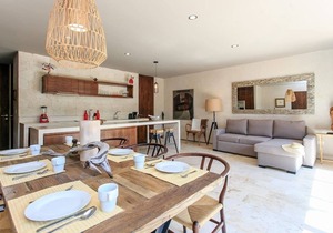 Eco-Chic Condo: Private Pool, Bikes, Near Beach