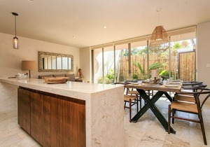 Eco-Chic Condo: Private Pool, Bikes, Near Beach