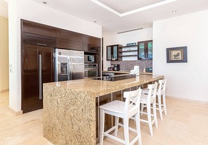 Encanto Living 1201 Elegant Spacious 4 Bedroom