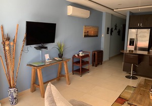 Fourth Floor Luxury Condo. Steps to the beach, restaurants, and nightlife!
