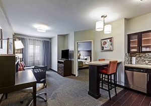 Free Breakfast. Outdoor Pool. King Suite w/Easy Access to Convention Center