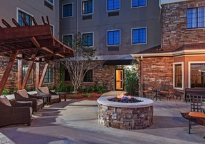 Free Breakfast. Outdoor Pool. King Suite w/Easy Access to Convention Center