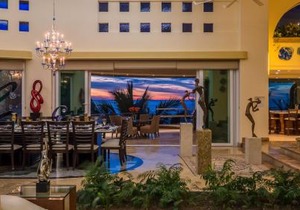 Fully Staffed, Beach frontage Luxury Villa