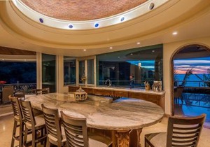 Fully Staffed, Beach frontage Luxury Villa